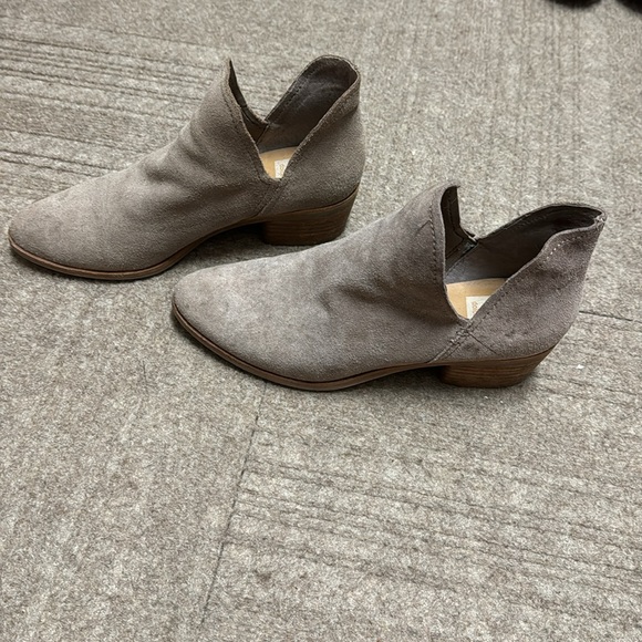 Dolce Vita Ankle boot. Gray. Size 7.5. Worn! - Picture 3 of 3
